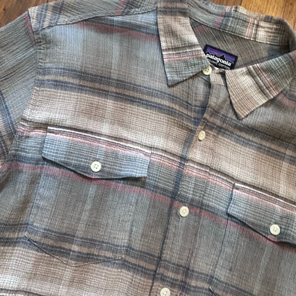 Patagonia | Men’s Plaid Organic Cotton Long Sleeve Button Down - Picture 4 of 9